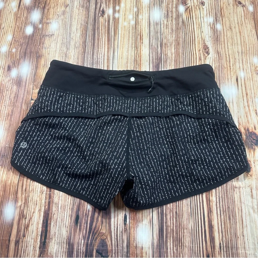 Lululemon Women’s Running Shorts Black White Printed Writing Size 6